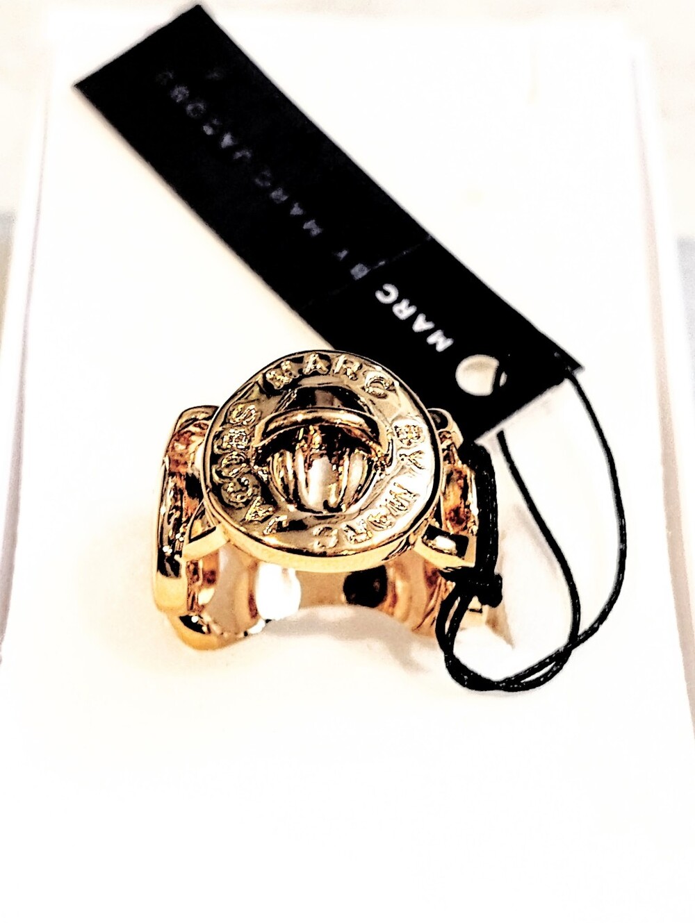 NEW MARC BY MARC JACOB'S BOLD LOGO TURNLOCK DESIGN 18K GOLD PLATED RING SIZE S/M